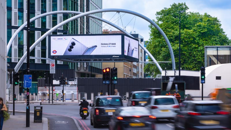 OOH Advertising in London - Roadside advertising